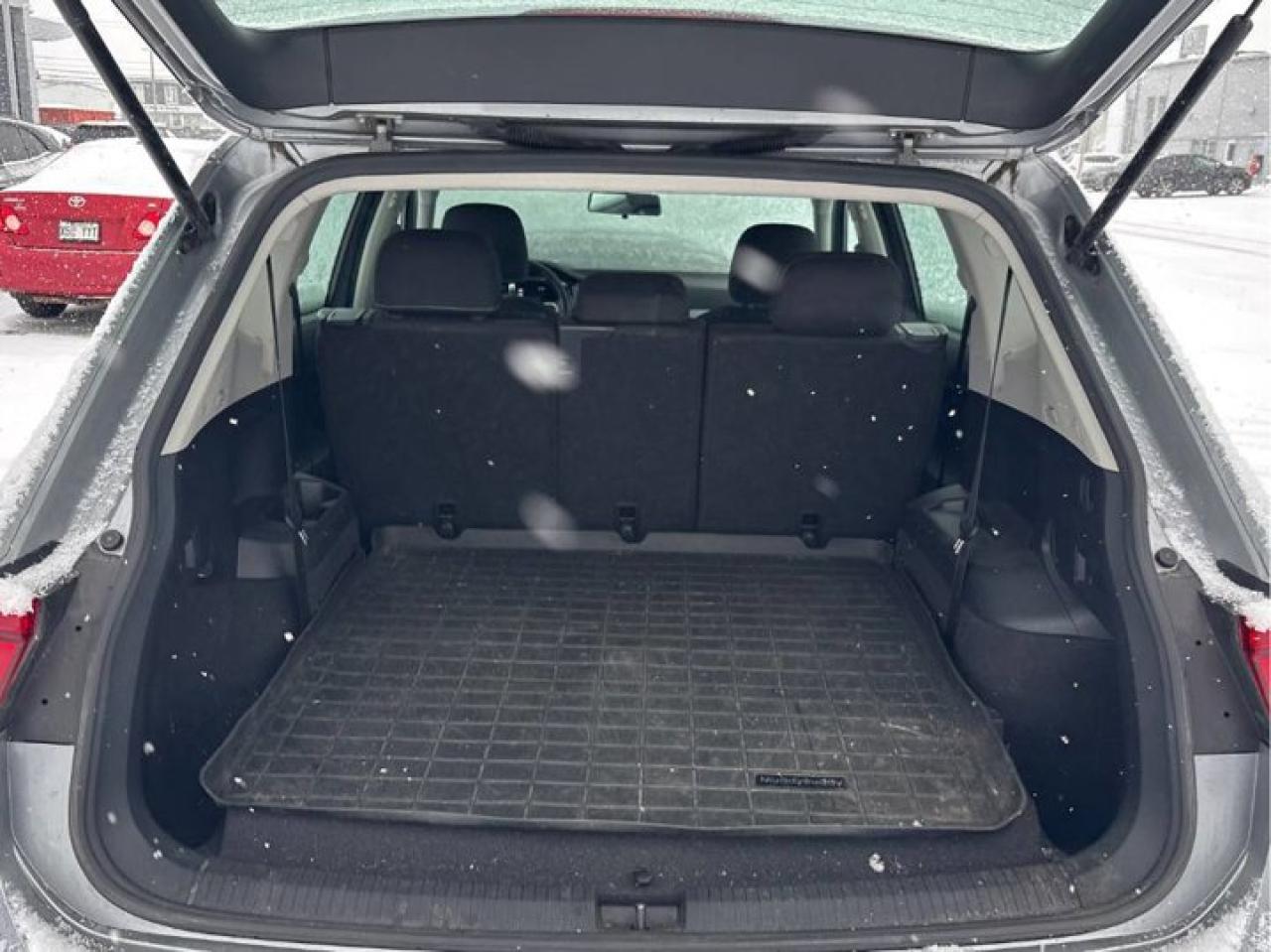 2022 Volkswagen Tiguan Trendline AWD | Third Row Seats | Heated Seats | CarPlay + Android | Rear Camera | and More ! Photo3