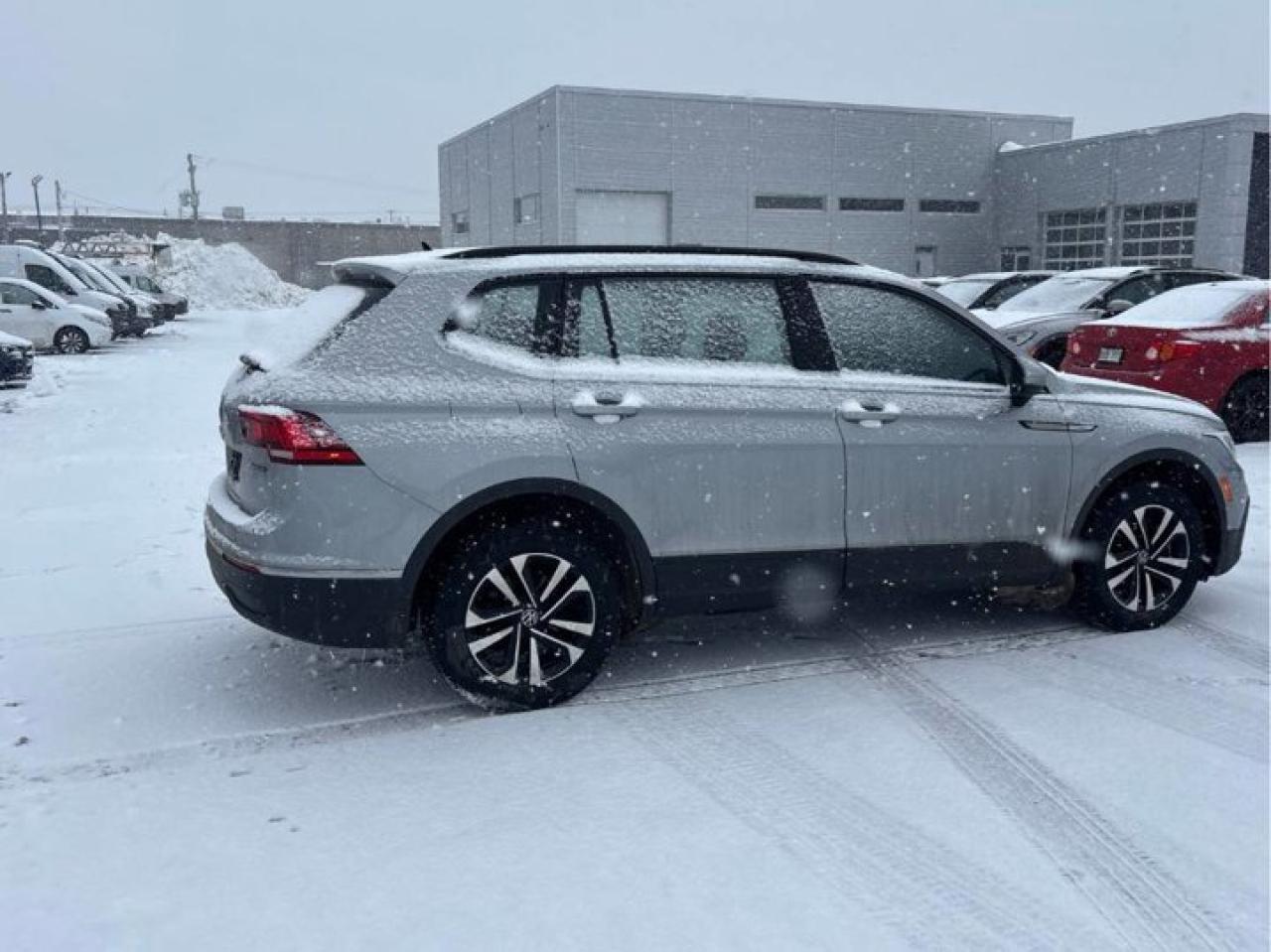 2022 Volkswagen Tiguan Trendline AWD | Third Row Seats | Heated Seats | CarPlay + Android | Rear Camera | and More ! Photo4