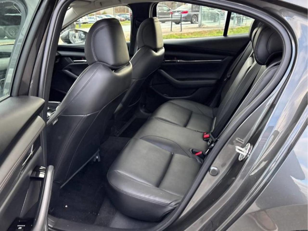 2022 Mazda MAZDA3 GS AWD | Leather | Sunroof | Heated Wheel + Seats | Adaptive Cruise | CarPlay + Android | and More ! Photo3