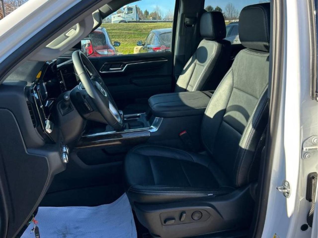 2024 GMC Sierra 1500 Elevation Crew | 5.3L | 6.5' Box | Leather | Adaptive Cruise | Bose | X31 | Heated Wheel and More ! Photo