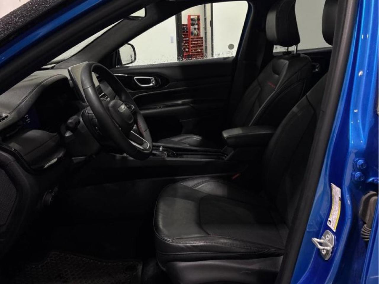 2024 Jeep Compass Trailhawk 4WD | Leather | Pano Roof | Nav | Heated Wheel + Seats | Remote Start | CarPlay and More ! Photo