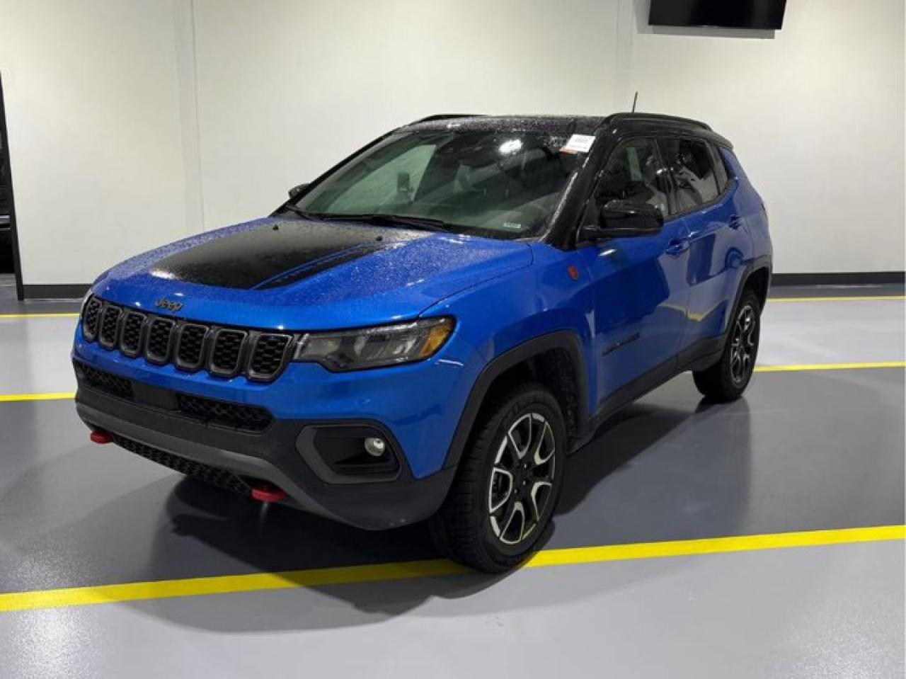 2024 Jeep Compass Trailhawk 4WD | Leather | Pano Roof | Nav | Heated Wheel + Seats | Remote Start | CarPlay and More ! Photo0