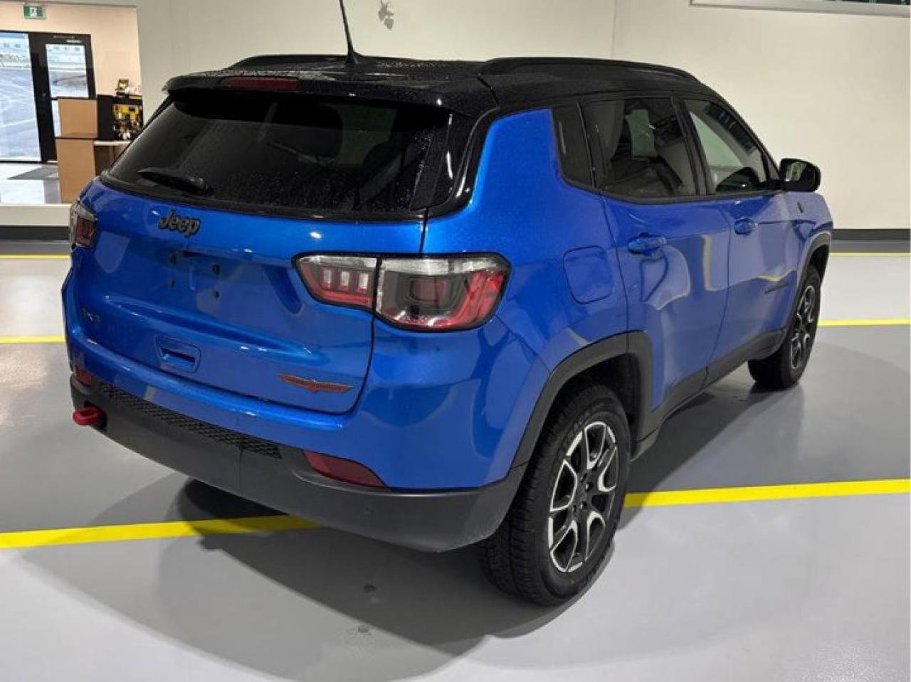 2024 Jeep Compass Trailhawk 4WD | Leather | Pano Roof | Nav | Heated Wheel + Seats | Remote Start | CarPlay and More ! Photo
