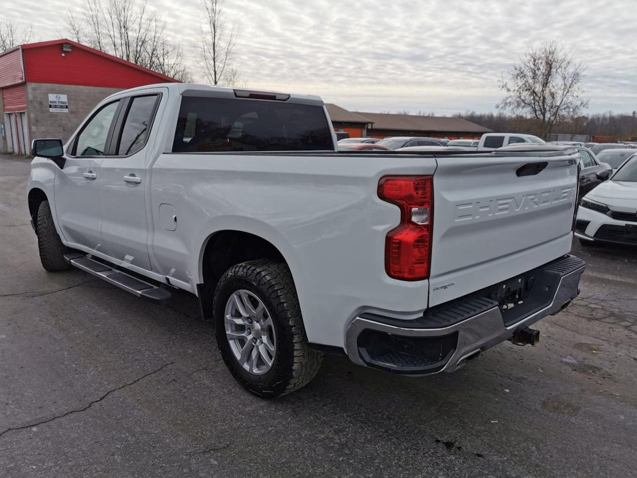 2021 Chevrolet Silverado 1500 LT Photo2