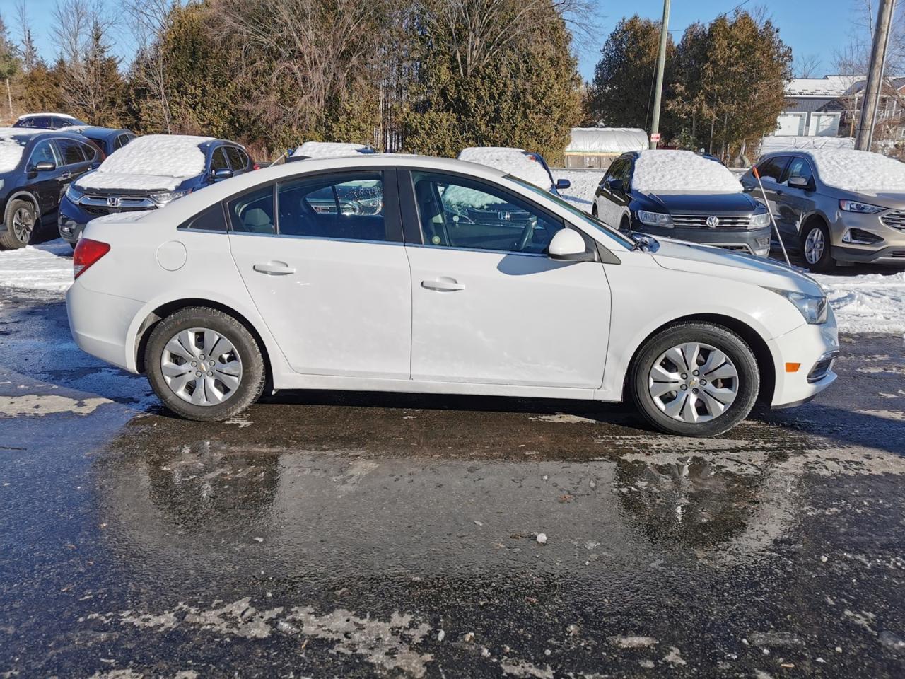 2016 Chevrolet Cruze Limited 1LT Photo3