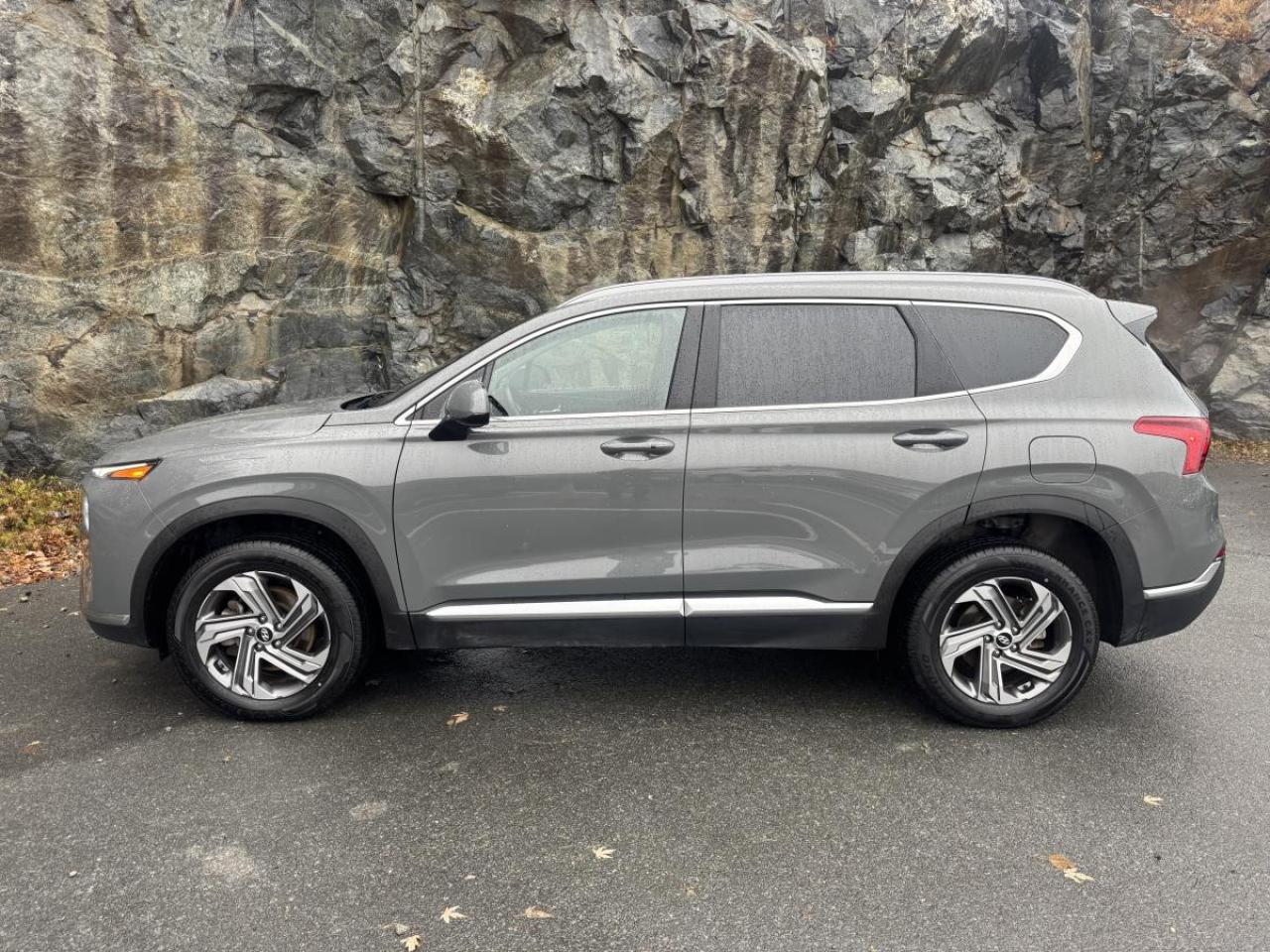 2023 Hyundai Santa Fe Preferred AWD Photo3