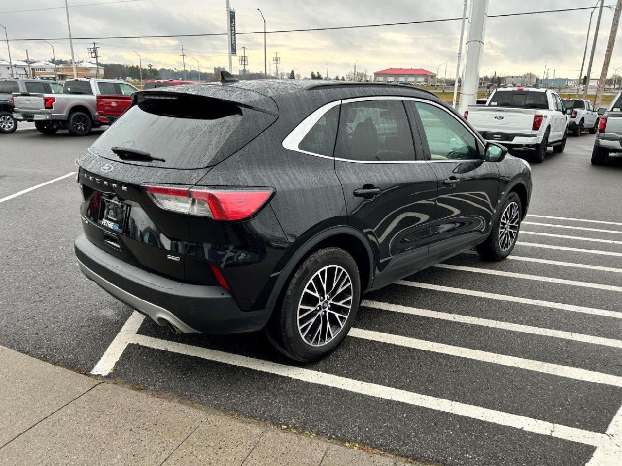 2022 Ford Escape Hybrid Titanium Plug-In Photo4