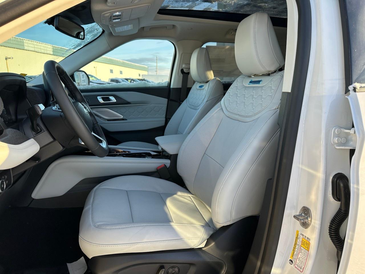 2026 Ford Explorer Platinum 4WD Photo