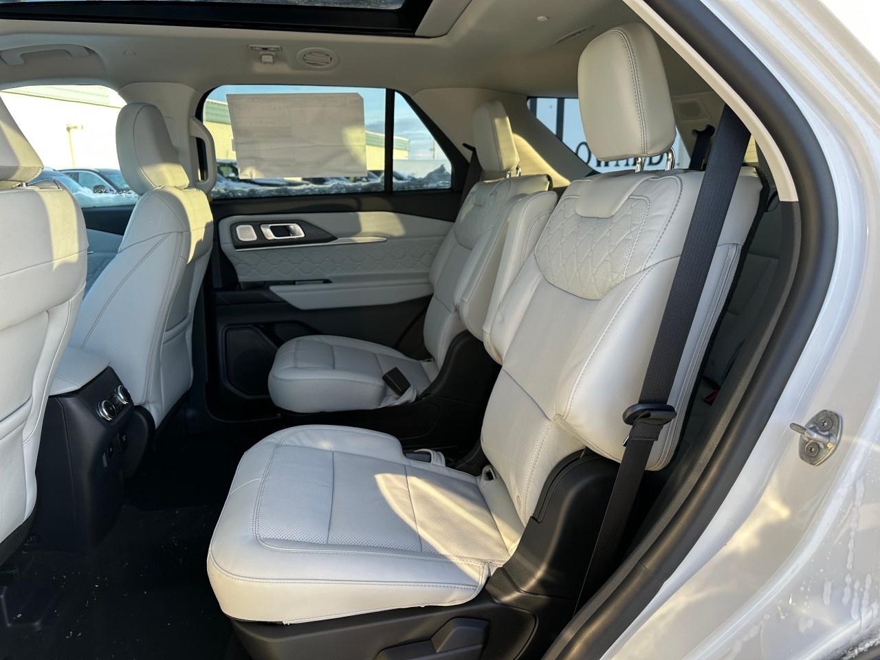 2026 Ford Explorer Platinum 4WD Photo