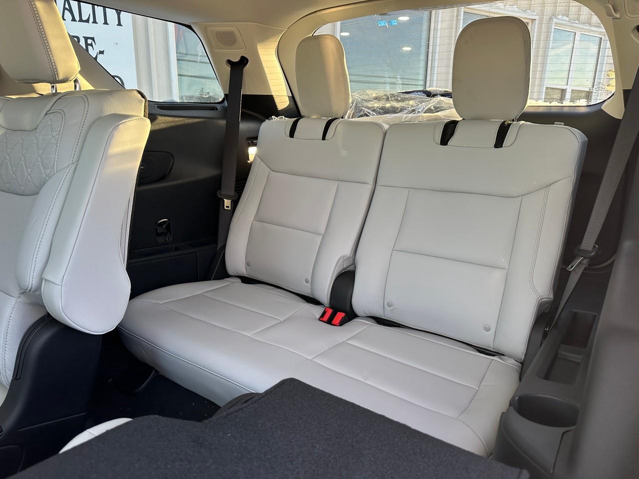 2026 Ford Explorer Platinum 4WD Photo