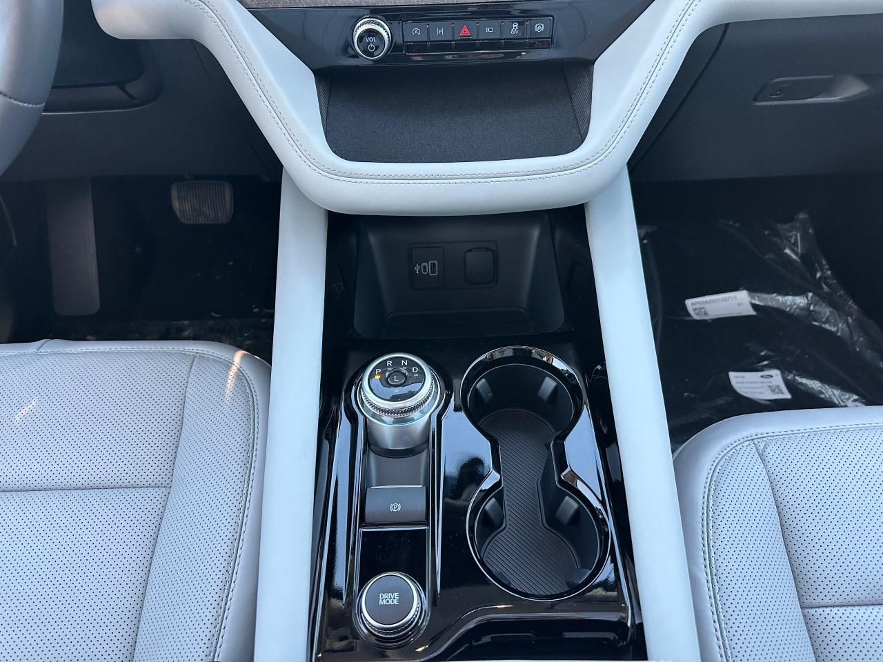 2026 Ford Explorer Platinum 4WD Photo