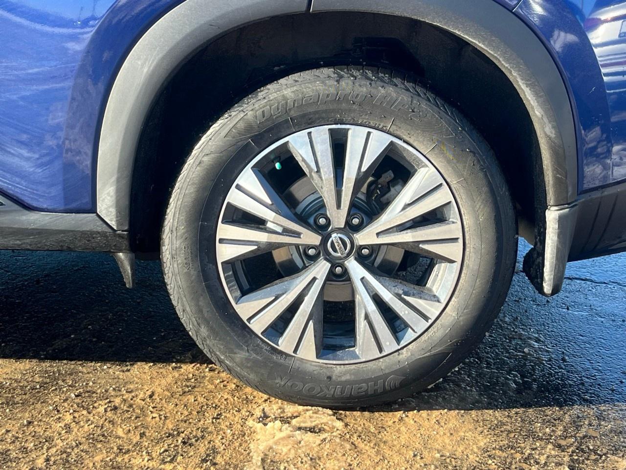 2021 Nissan Rogue AWD SV Photo3