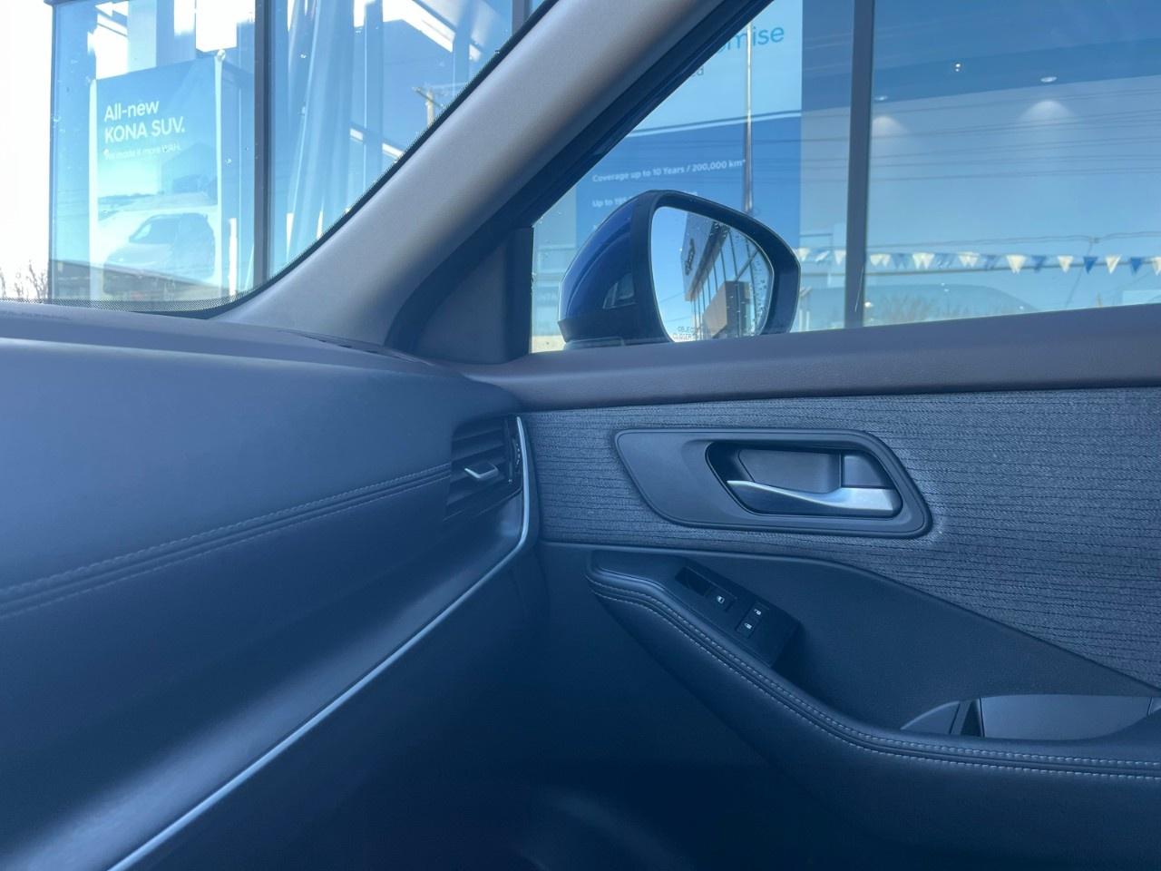 2021 Nissan Rogue AWD SV Photo