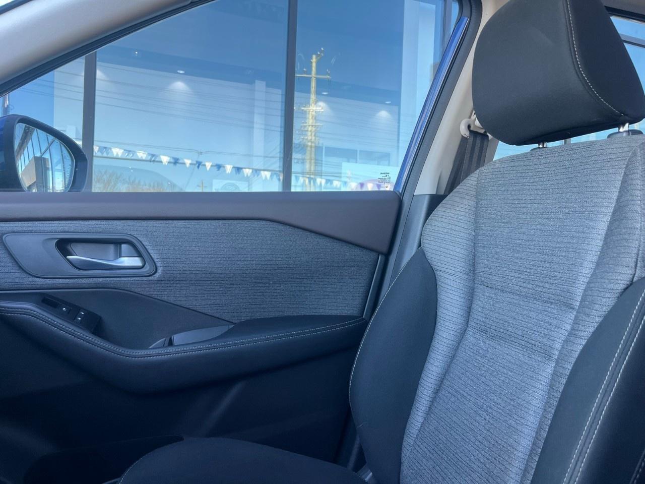 2021 Nissan Rogue AWD SV Photo