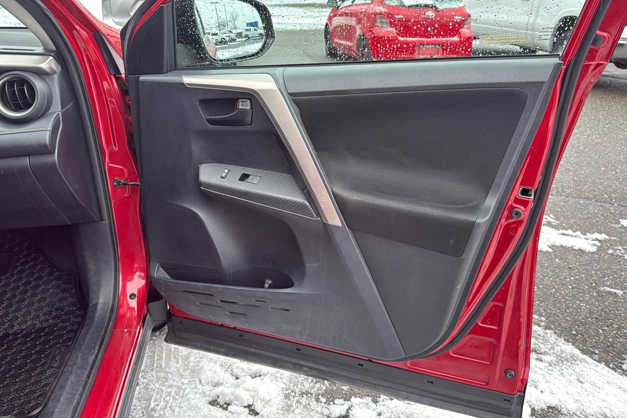 2013 Toyota RAV4 XLE Photo