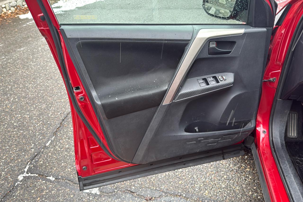 2013 Toyota RAV4 XLE Photo