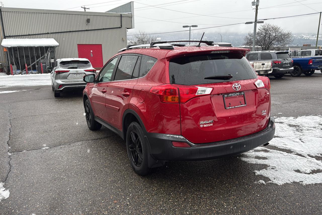 2013 Toyota RAV4 XLE Photo4