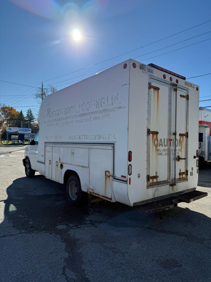 2008 Chevrolet Express Commercial Cutaway  - Photo #7