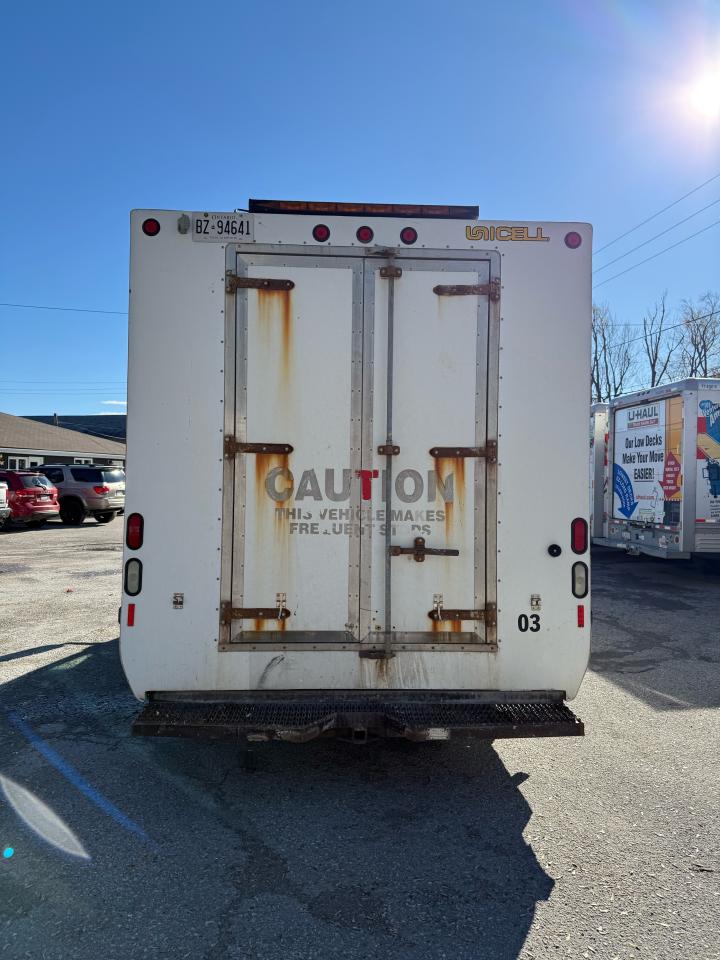 2008 Chevrolet Express Commercial Cutaway  - Photo #6