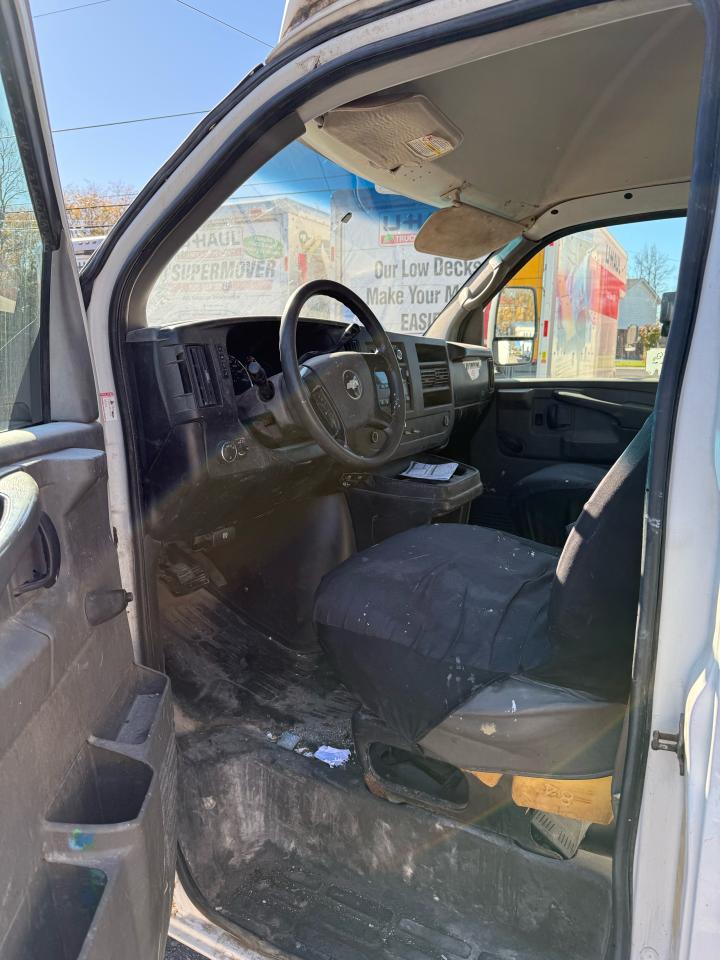 2008 Chevrolet Express Commercial Cutaway  - Photo #9