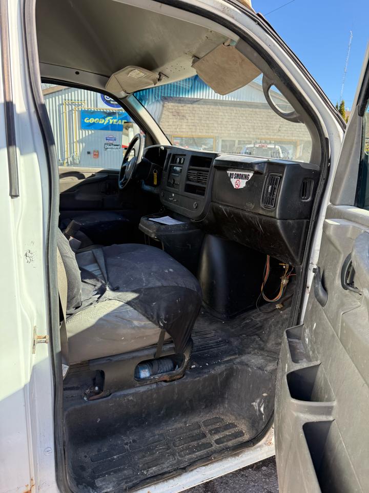 2008 Chevrolet Express Commercial Cutaway  - Photo #10