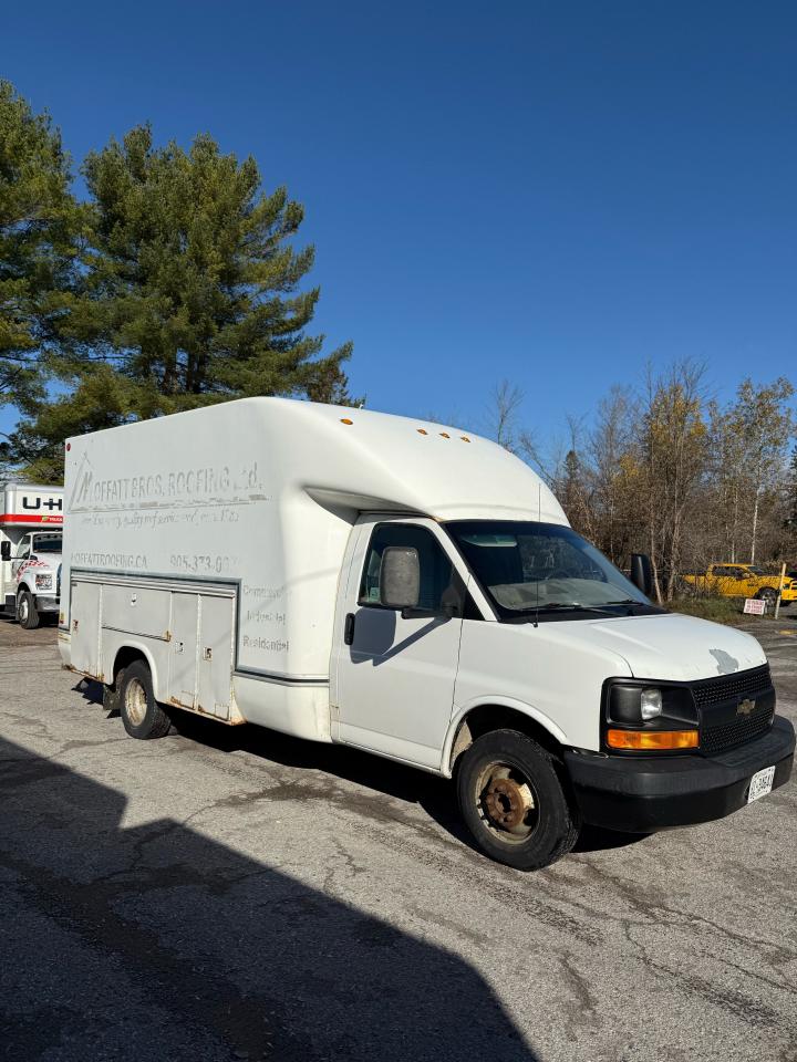 2008 Chevrolet Express Commercial Cutaway  - Photo #3