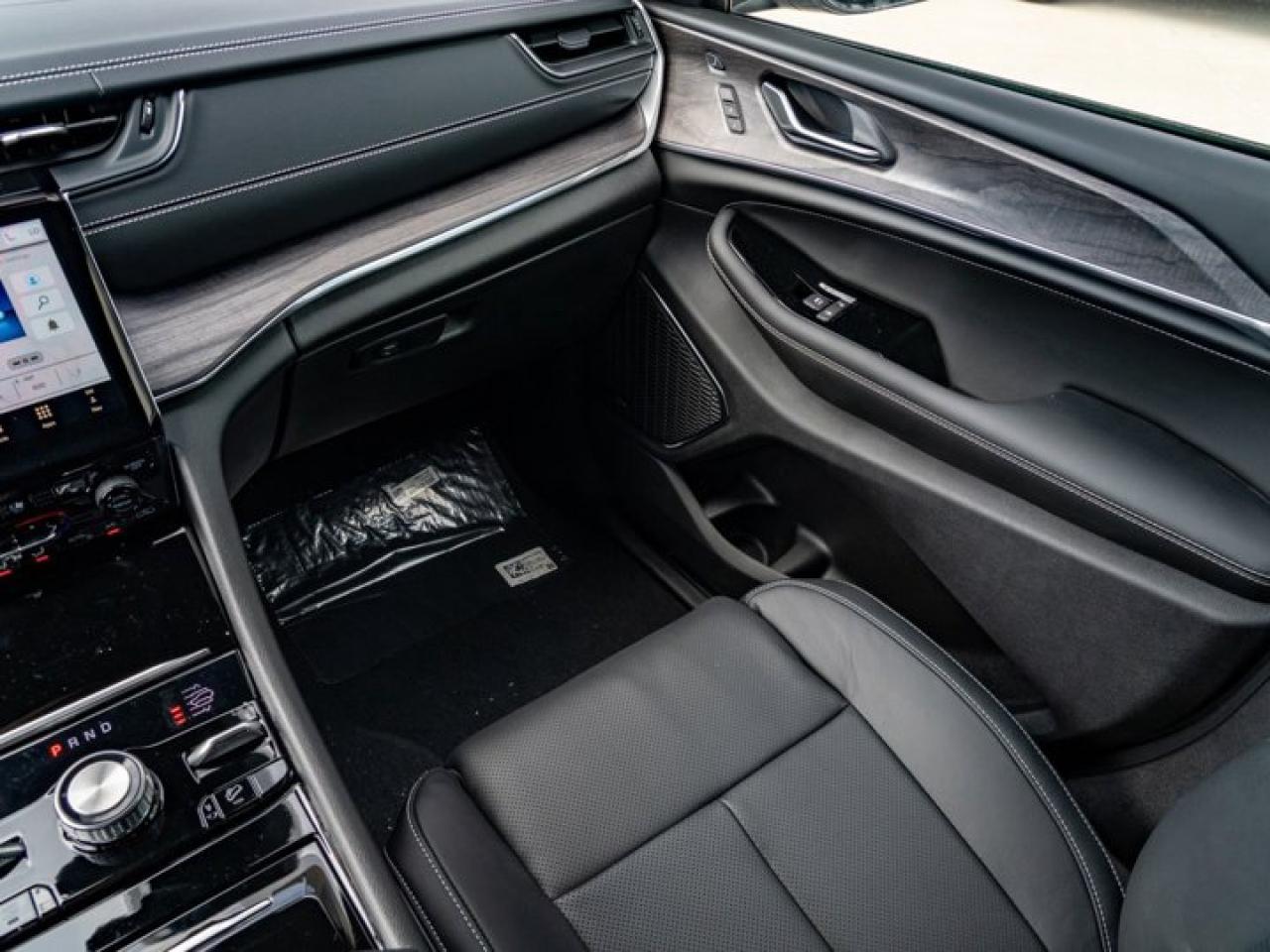 2024 Jeep Grand Cherokee Overland Photo