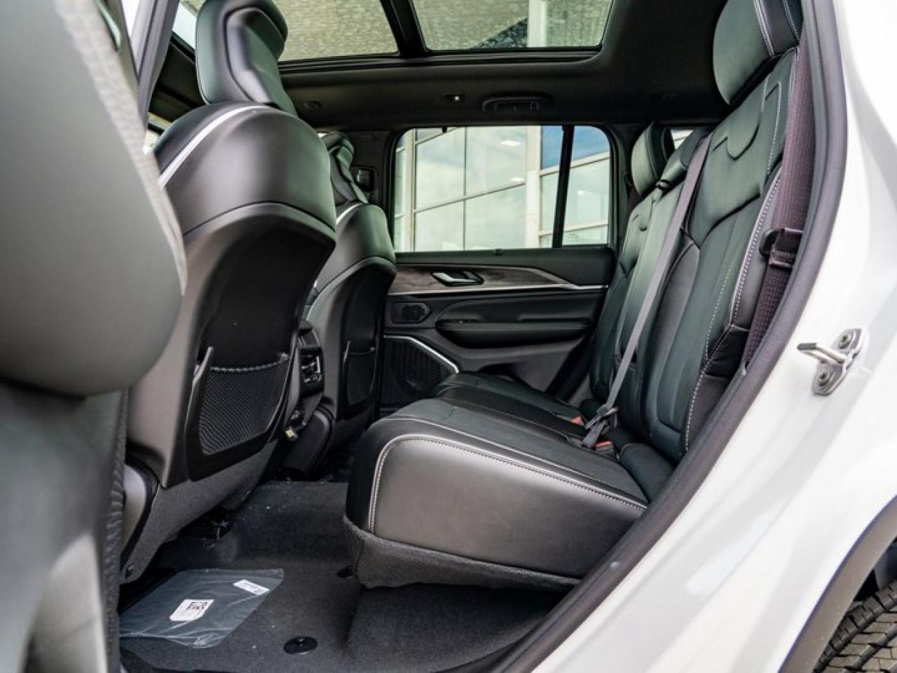 2024 Jeep Grand Cherokee Overland Photo