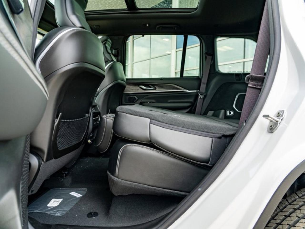 2024 Jeep Grand Cherokee Overland Photo