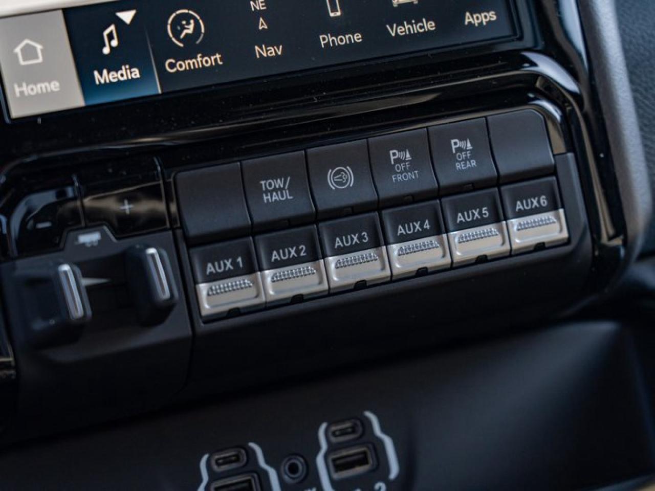 2024 RAM 3500 Big Horn Photo