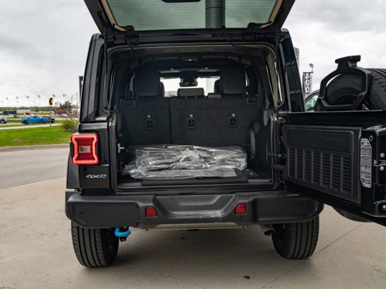 2024 Jeep Wrangler 4xe Sahara Photo