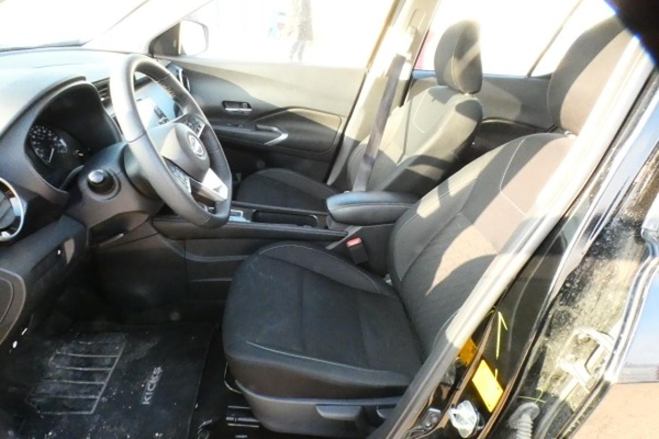 2024 Nissan Kicks SV FWD w/Htd cloth, BUC - Photo #11