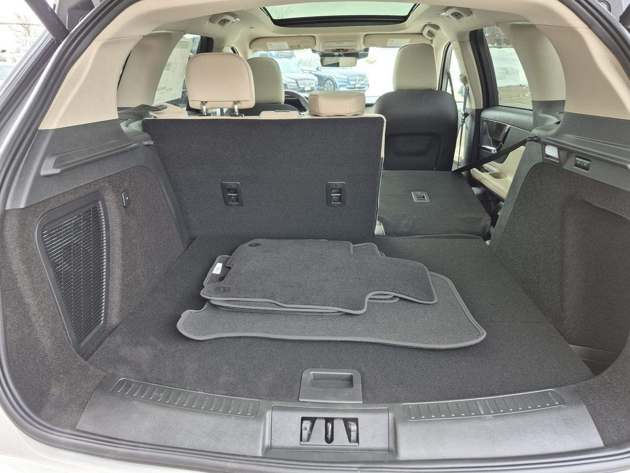 2026 Lincoln Corsair PREMIERE AWD, PANO ROOF, 360 DEGREE CAMERA Photo3