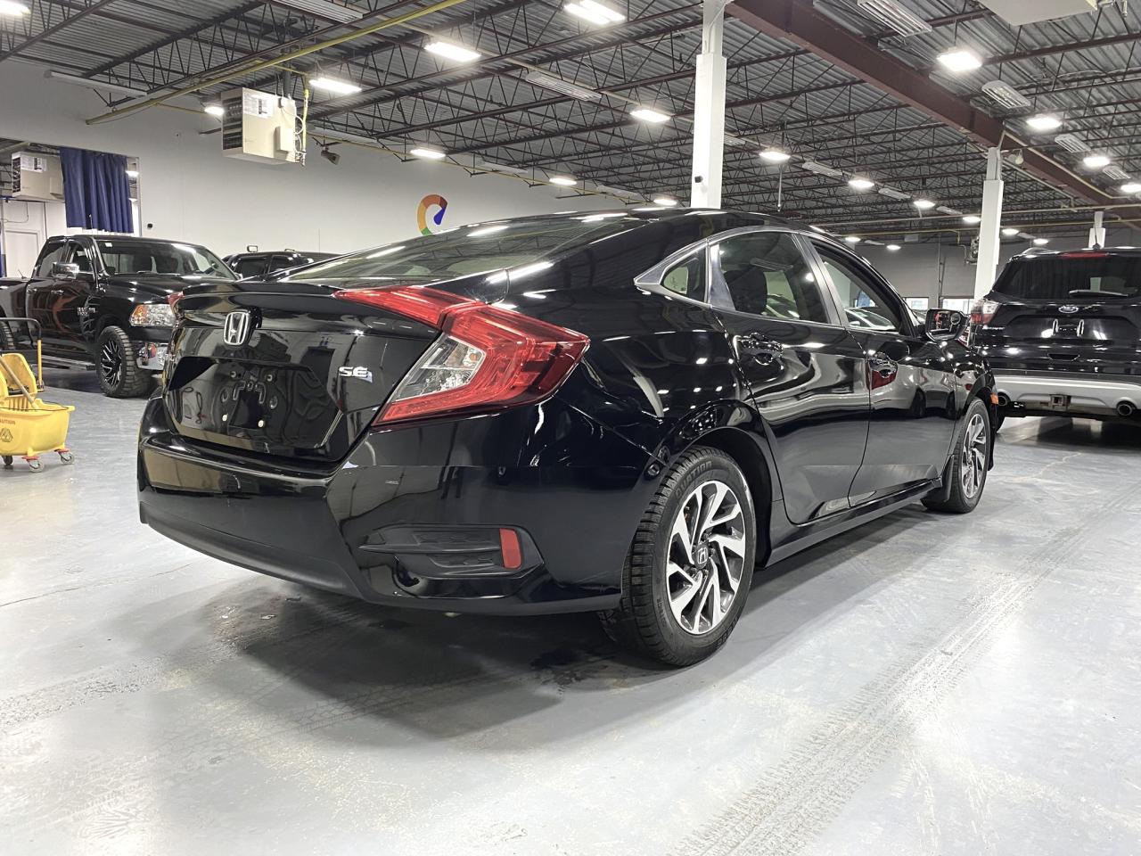 2018 Honda Civic SE - Photo #5