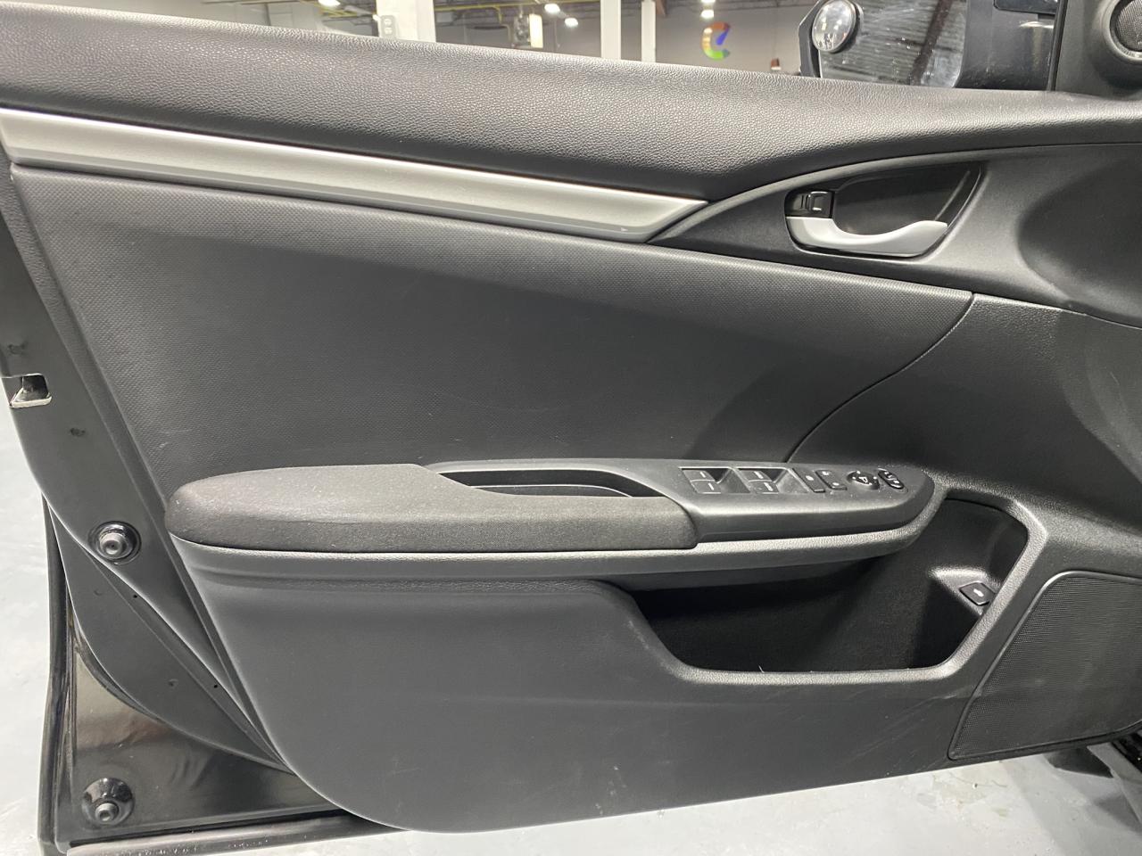 2018 Honda Civic SE - Photo #11