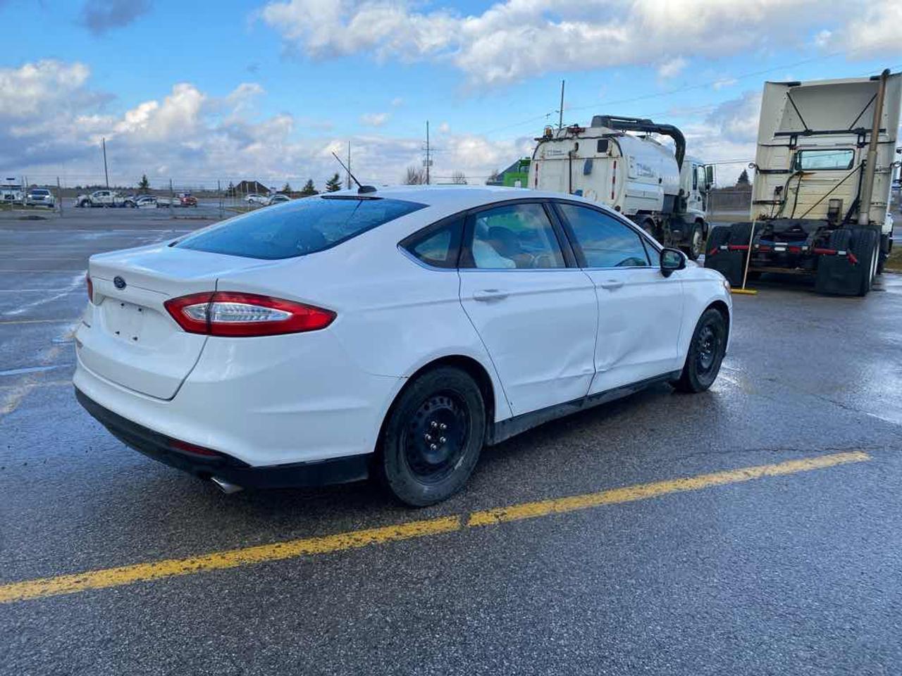 2013 Ford Fusion S Photo3