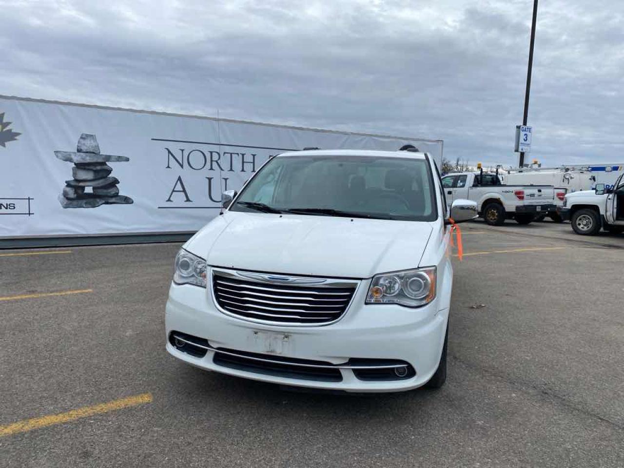 2015 Chrysler Town & Country LIM - Photo #2