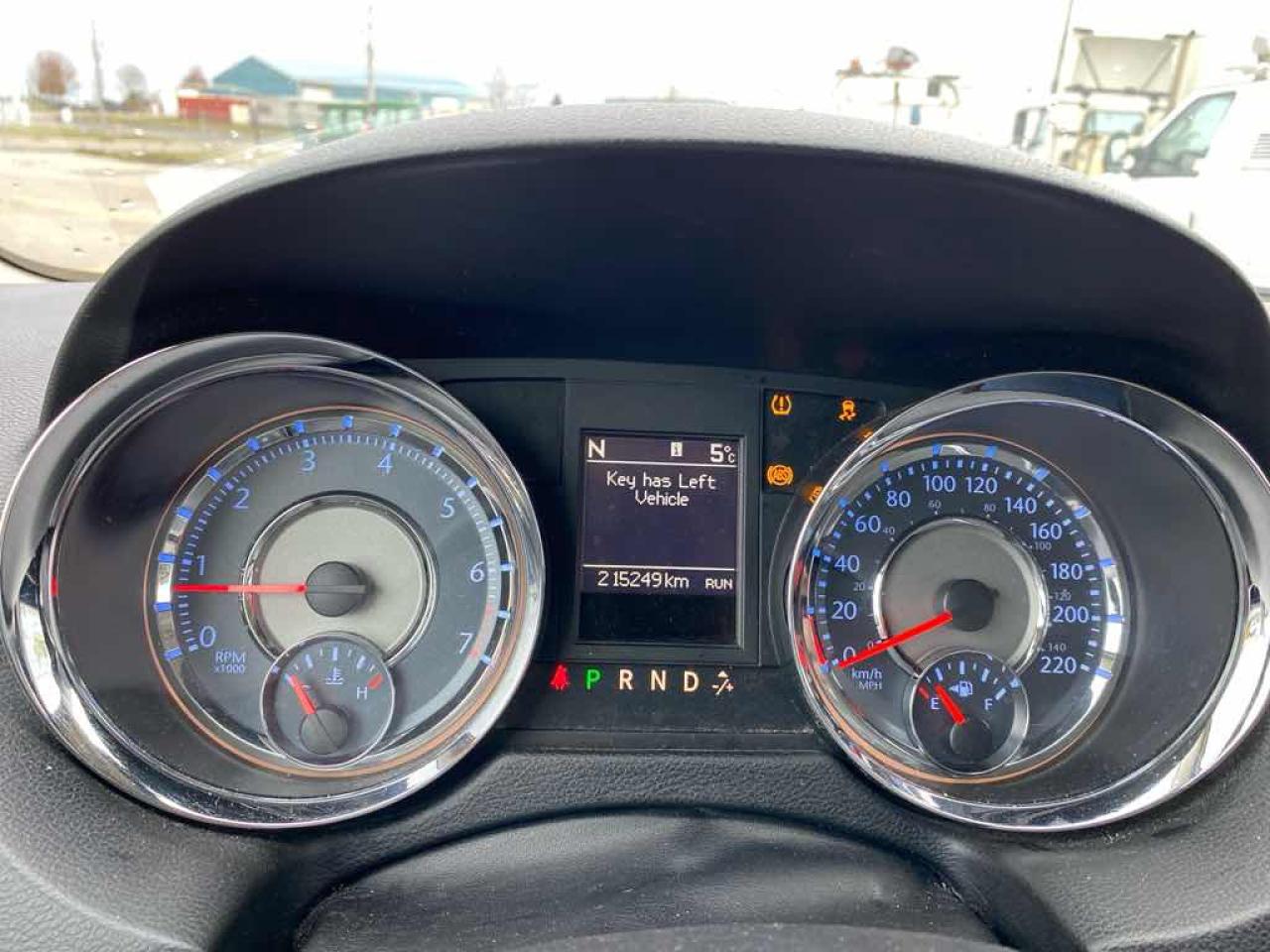 2015 Chrysler Town & Country LIM - Photo #9