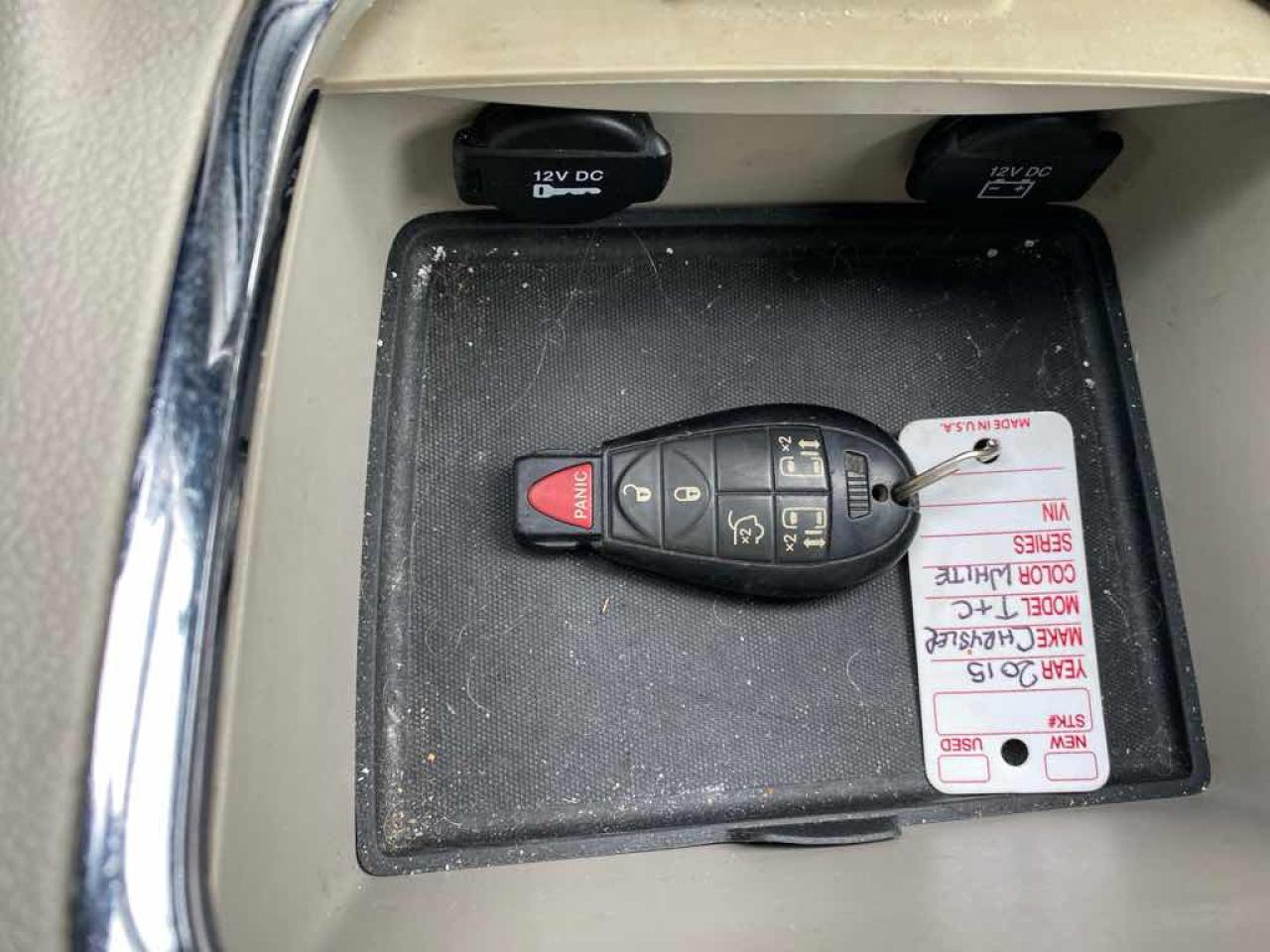 2015 Chrysler Town & Country LIM - Photo #11