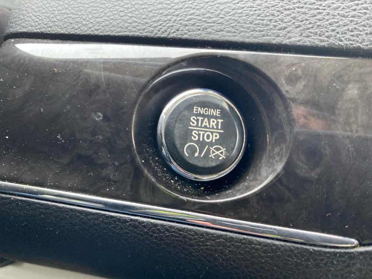 2015 Chrysler Town & Country LIM - Photo #16