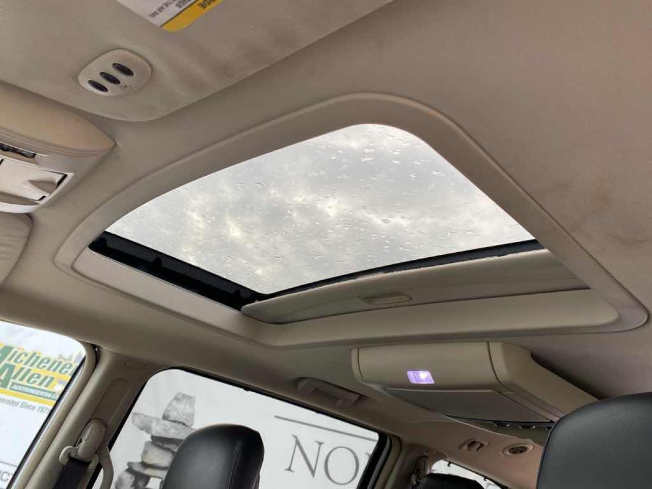 2015 Chrysler Town & Country LIM - Photo #20