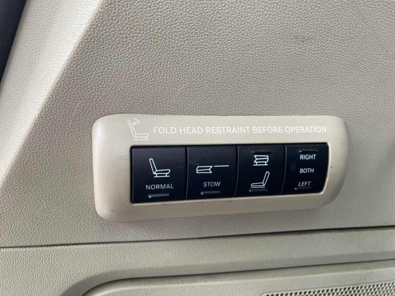 2015 Chrysler Town & Country LIM - Photo #24