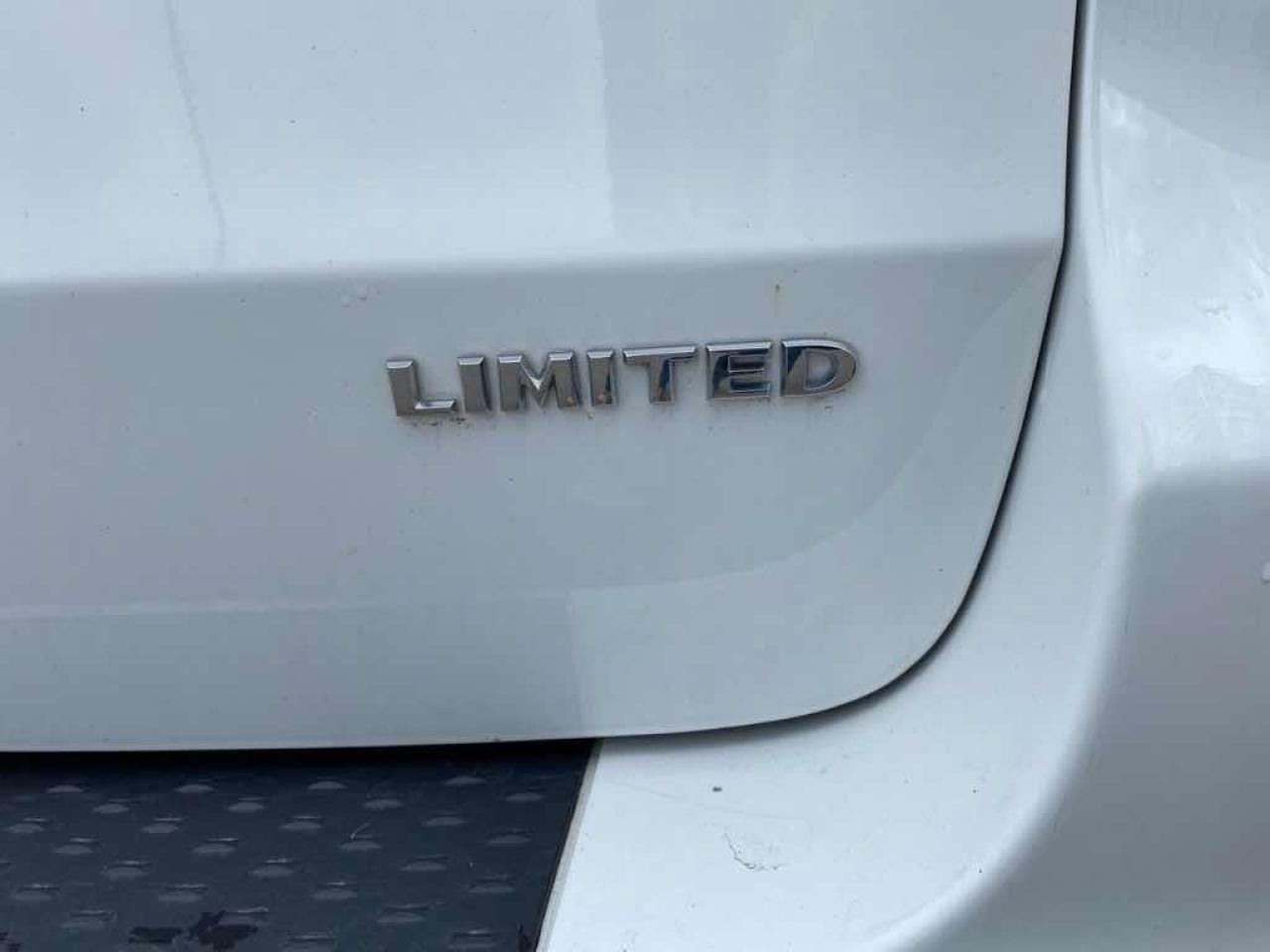 2015 Chrysler Town & Country LIM - Photo #26