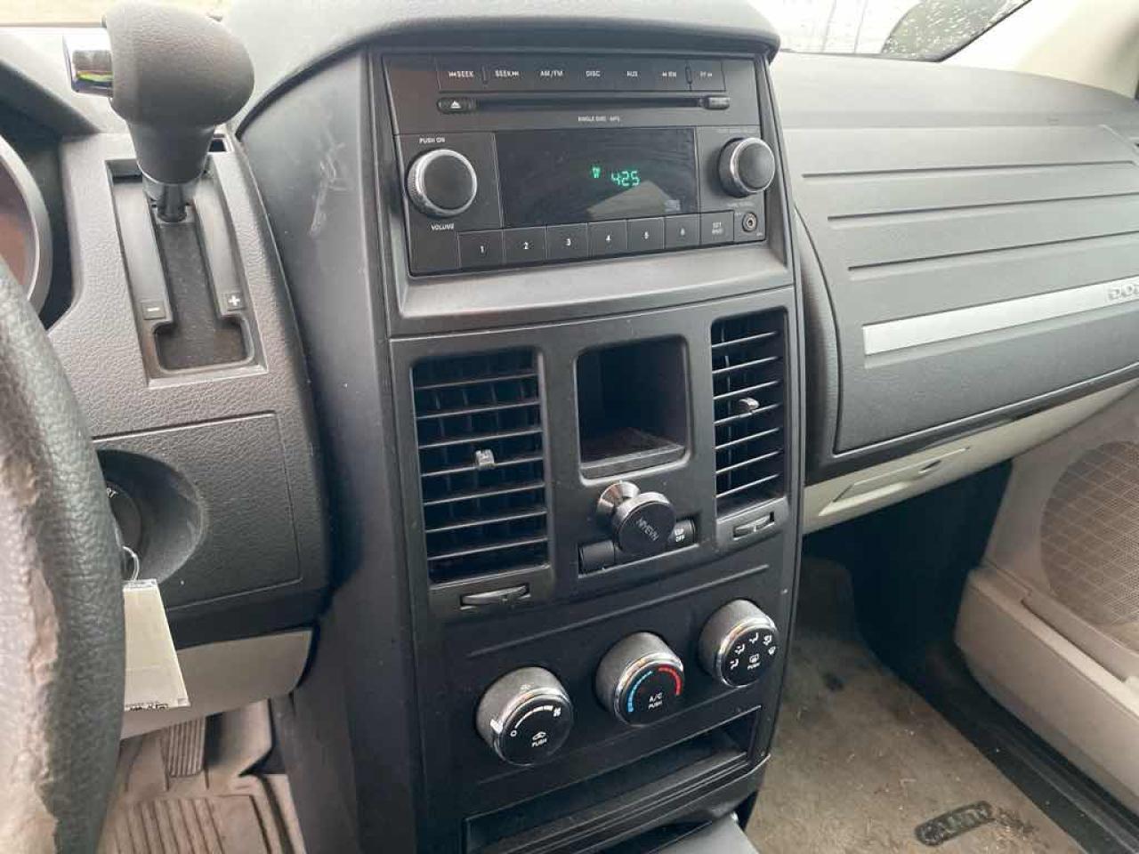 2010 Dodge Grand Caravan SE - Photo #10