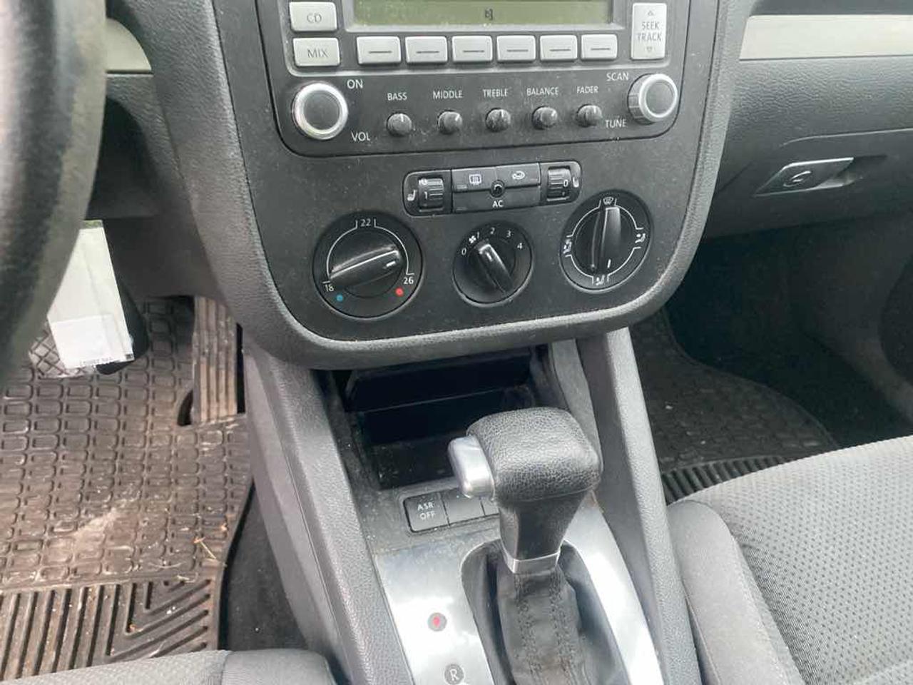 2008 Volkswagen Rabbit  Photo