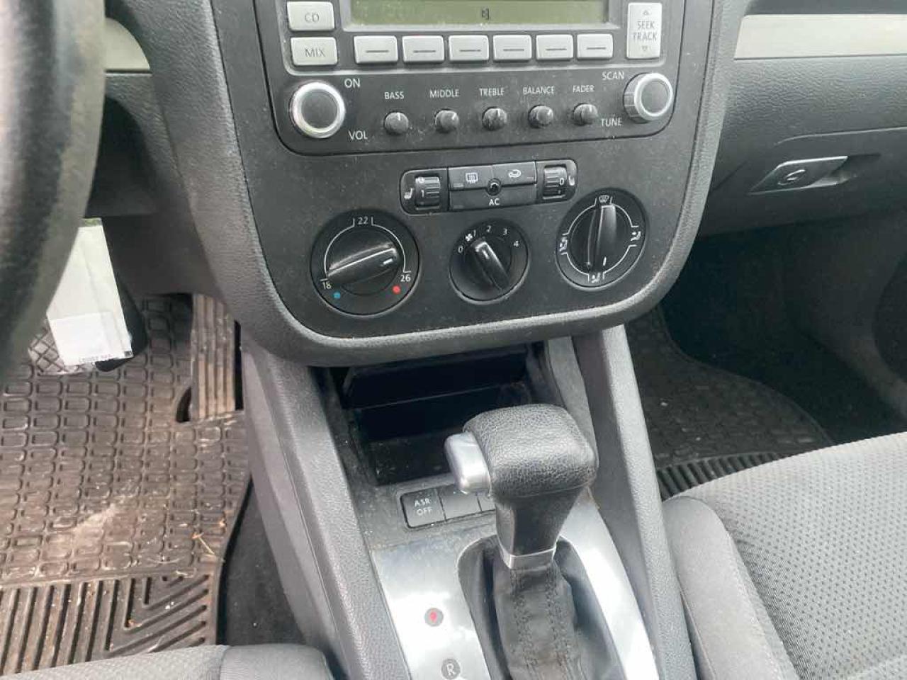 2008 Volkswagen Rabbit  - Photo #10