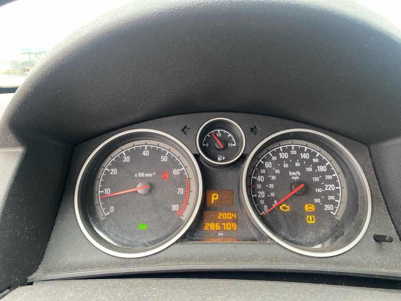 2009 Saturn Astra XE - Photo #9