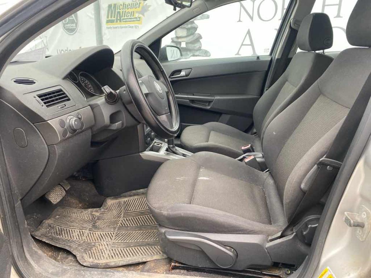 2009 Saturn Astra XE - Photo #8