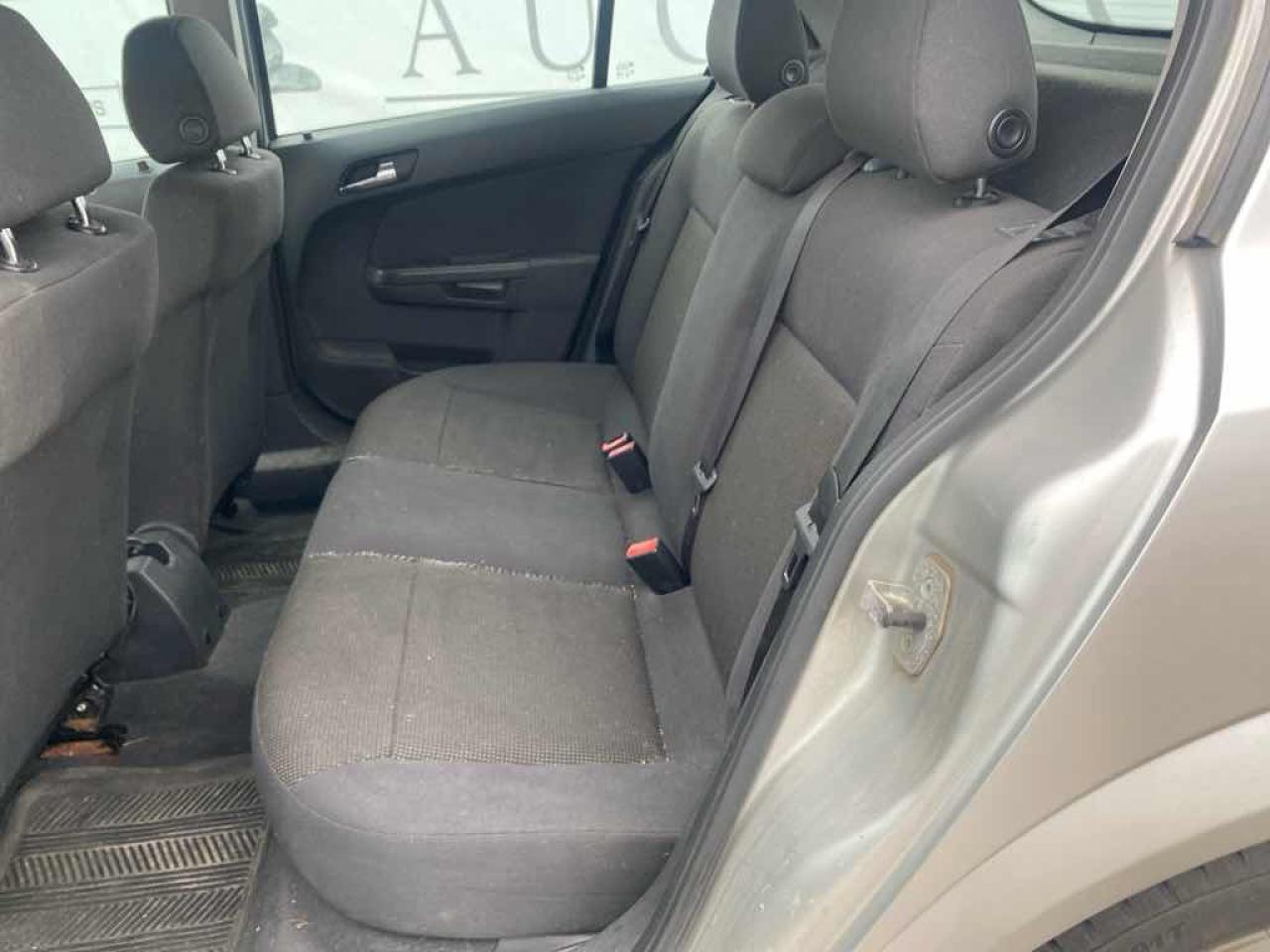 2009 Saturn Astra XE - Photo #12