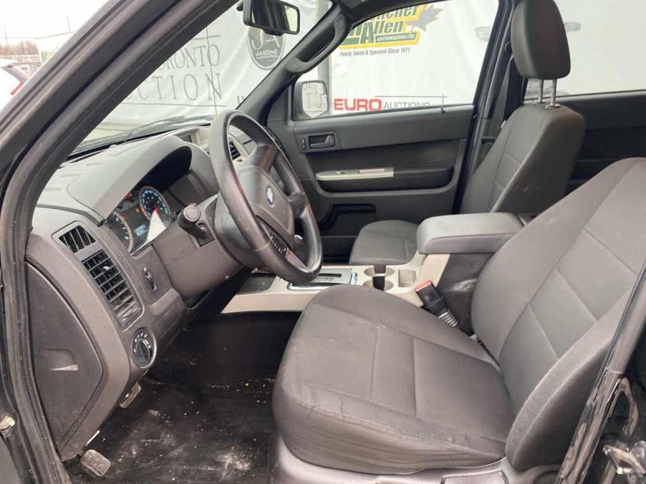 2010 Ford Escape XLT - Photo #8